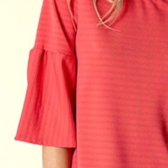 Bell Sleeve Textured Blouse M-L - Picture 4 of 8